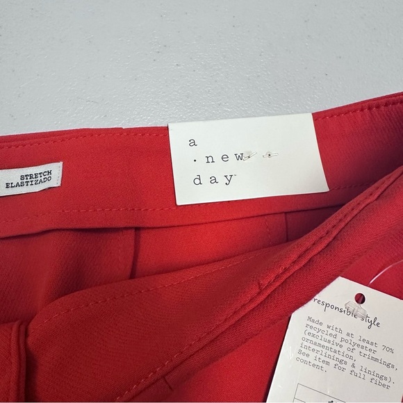 A New Day Women’s Red Midi Shorts w/Stretch Size 17 - Picture 4 of 9
